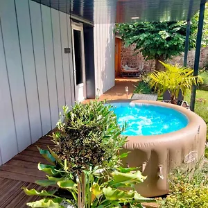 En Amoureux Avec Jacuzzi Et Sauna Balbigny